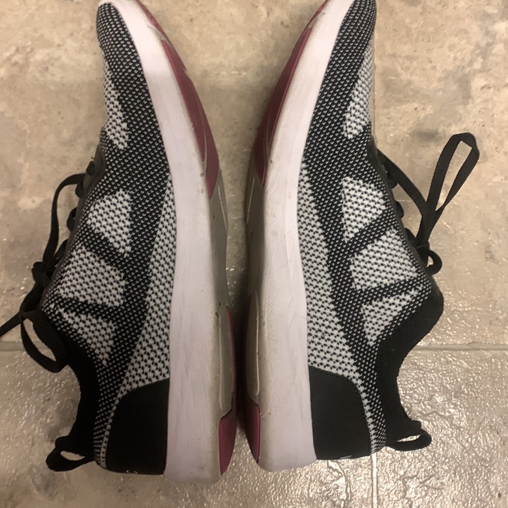 Vionic - Picture 5 of 8